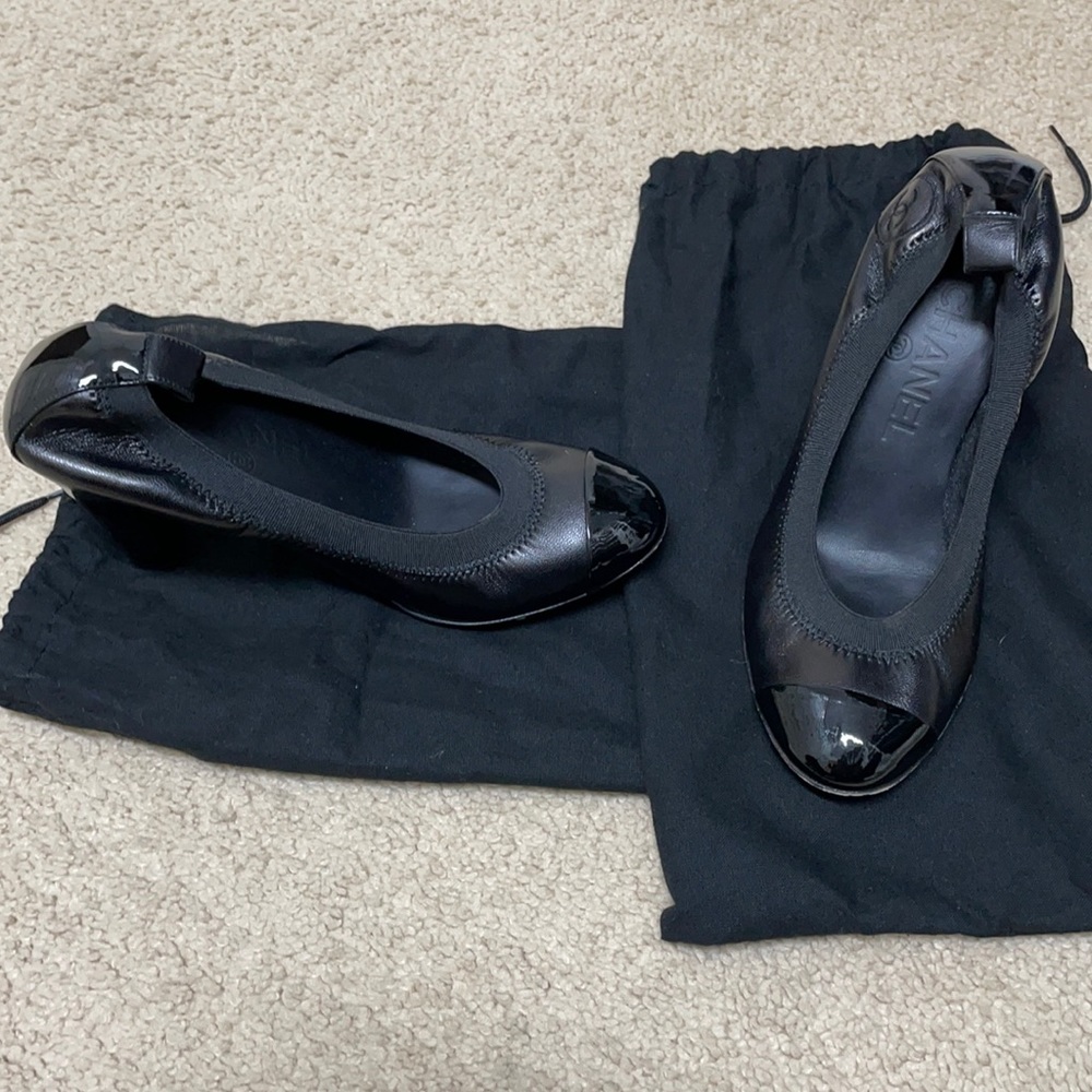 Chanel Stretch Spirit Interlocking CC Logo Pumps